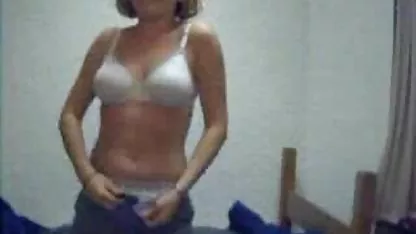 Kulit berwarna kecantikan Bella Bugatti memantul pada hard dick daftar film seks jepang